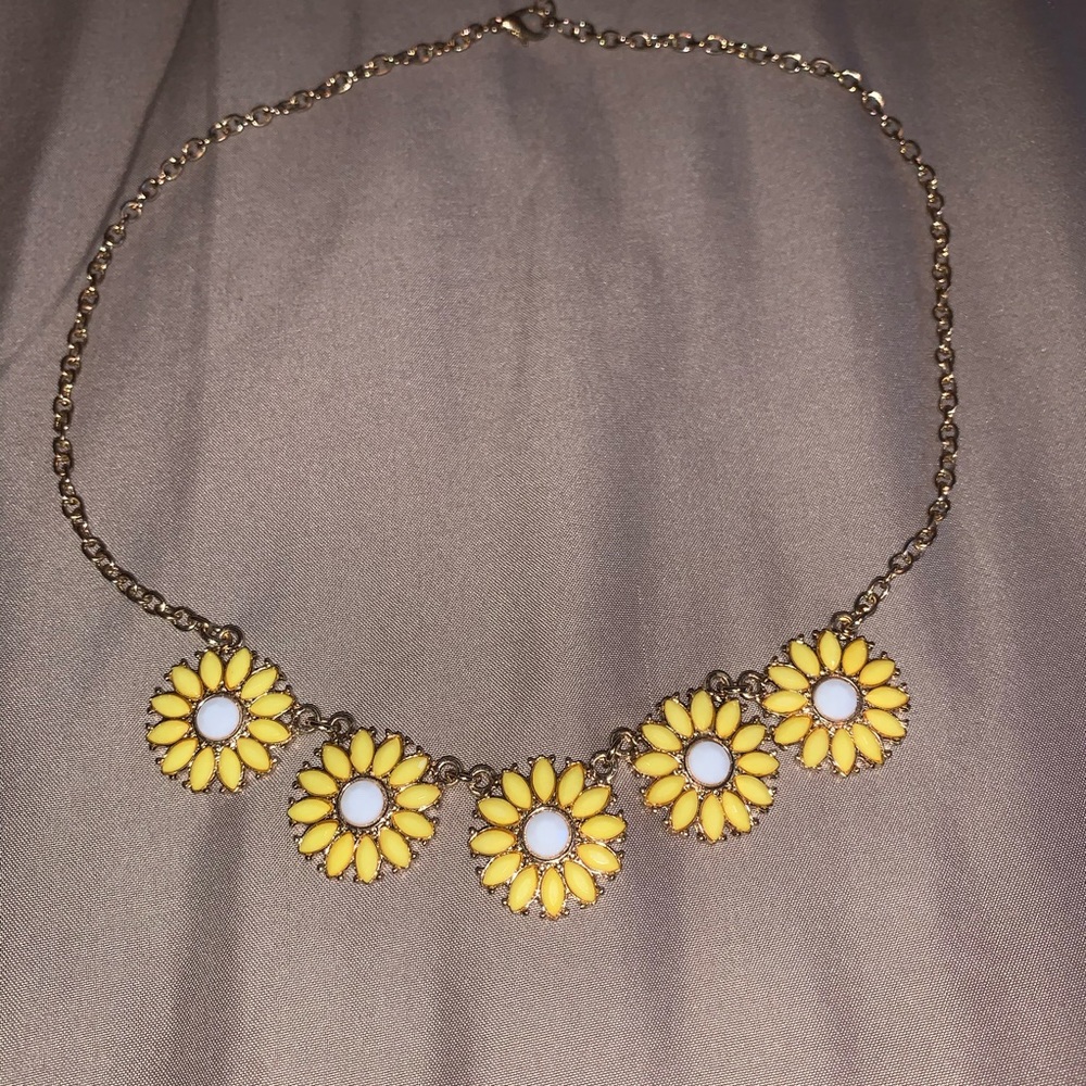 Daisy necklace